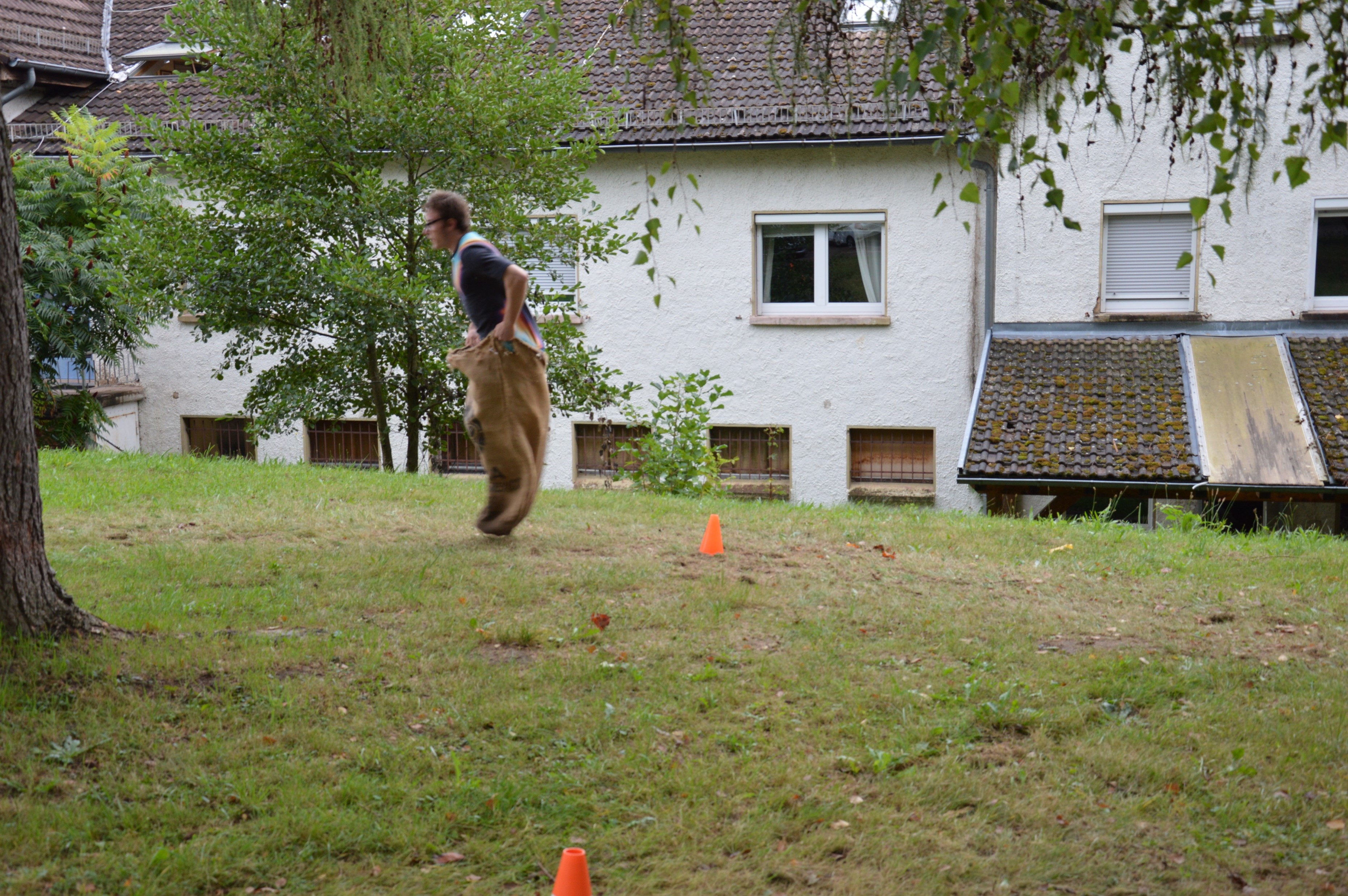 Sackhüpfen